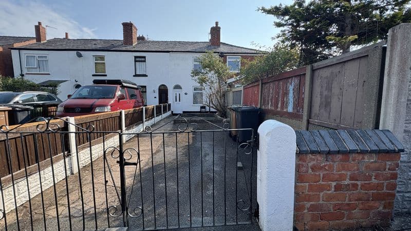 Grove Street, Birkdale &#8211; 2 Bed House To Let