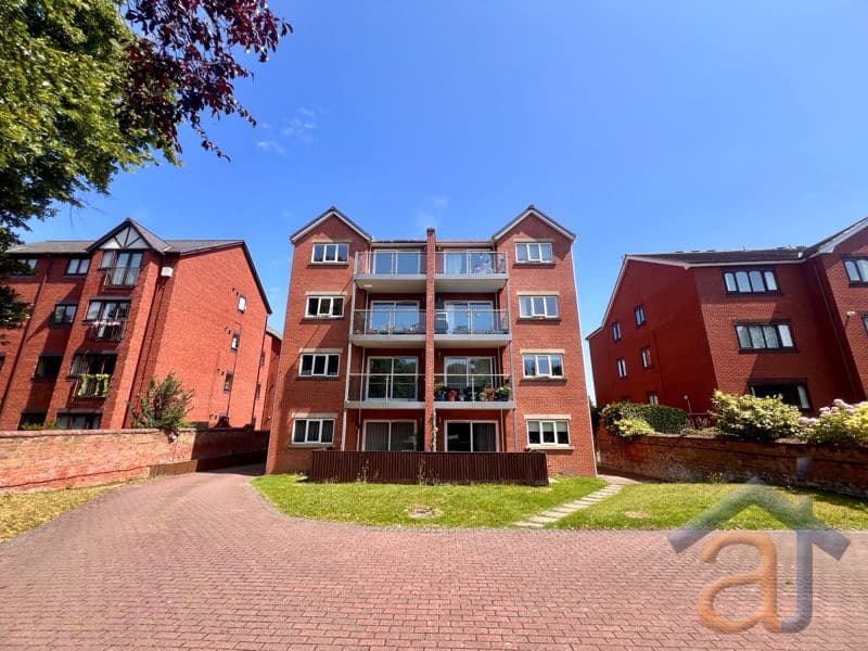 To Let &#8211; Ennismore Gardens, Southport &#8211; Balcony Facing the Front
