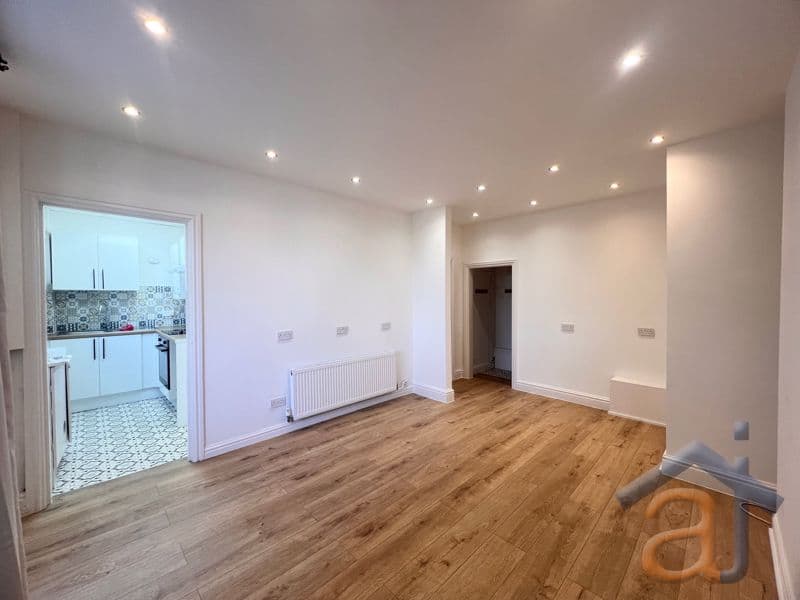 To Let &#8211; Studio Apartment, St. Lukes Road, Southport &#8211; Ground Floor