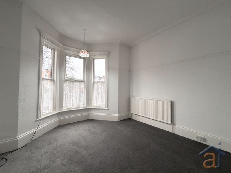 To Let &#8211; The Coach House, Crescent Road, Birkdale &#8211; One-bedroom