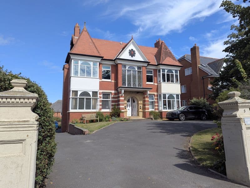To Let – Grosvenor Road, Birkdale – Two Bedroom Apartment