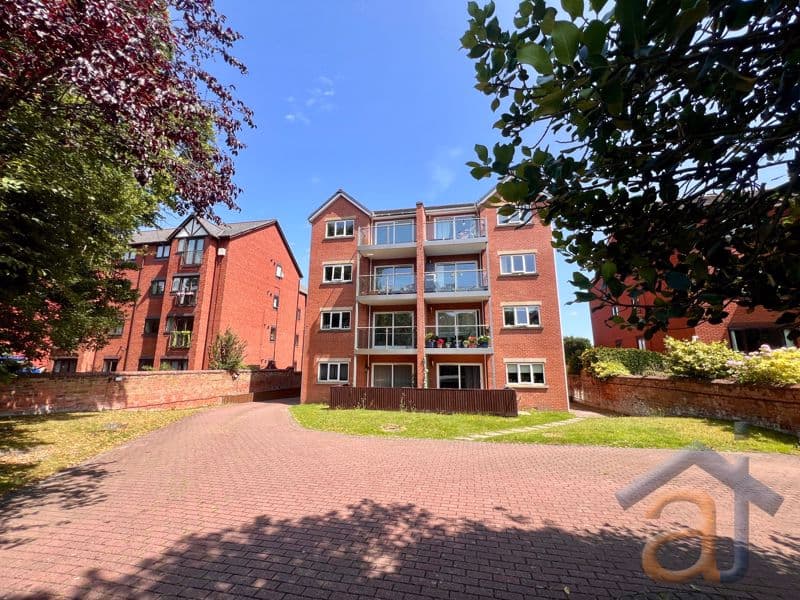 Let – Ennismore Gardens, Southport – Two Bedroom Apt with Balcony