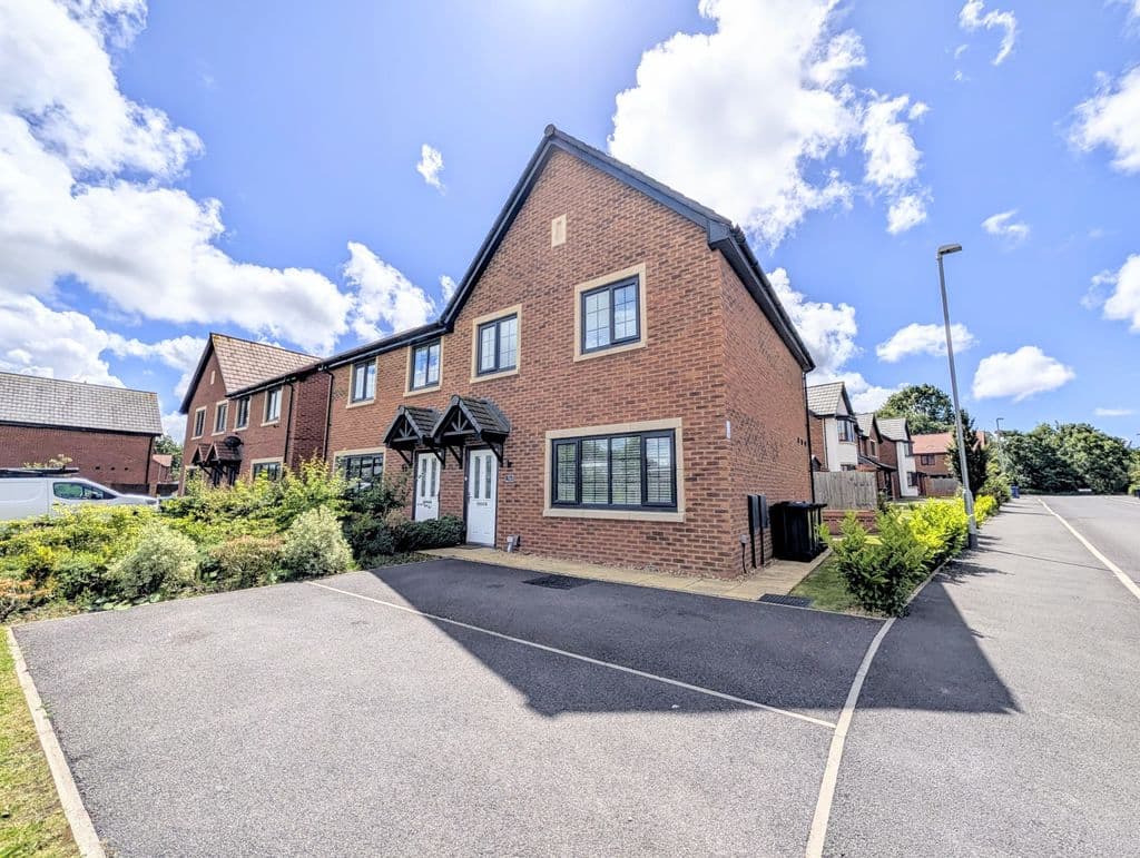 To Let – Aveling Drive, Banks, PR9 – Three Bedroom Semi