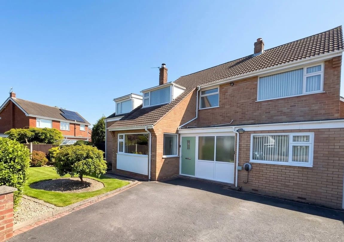 Longcliffe Drive, Ainsdale, Southport, PR8 3PR