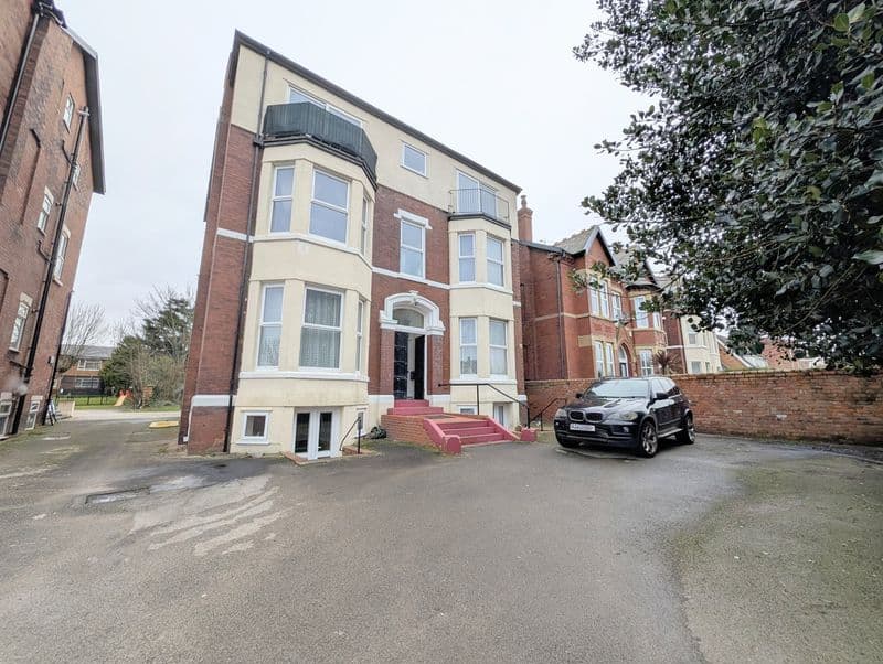 To Let – Weld Road, Birkdale – Second Floor One Bed Apt with Balcony