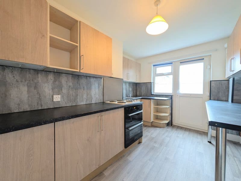 To Let – Warren Court, Westcliffe Road, Birkdale – Two Bedroom Ground Floor Apt