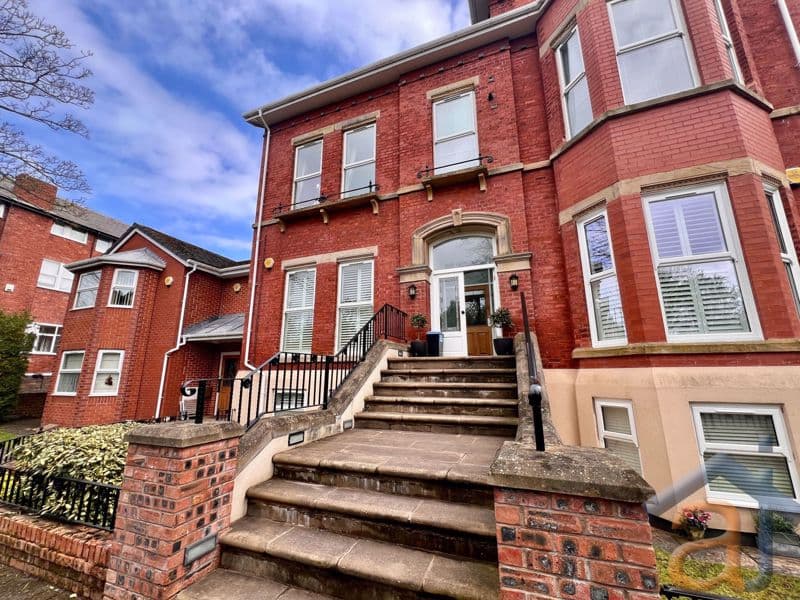 To Let – Chestnut Gardens, Park Avenue, PR9 – Two Bedroom Apartment