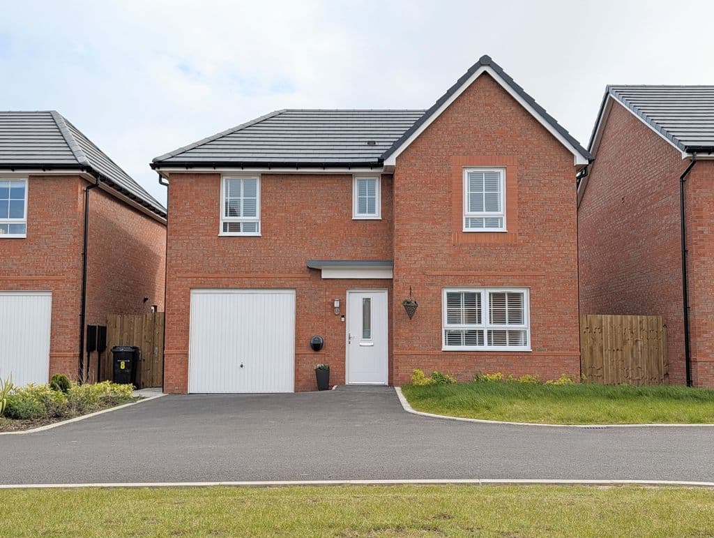 To Let – Calverton Drive , Kew – Four Bedroom Detached Family Home