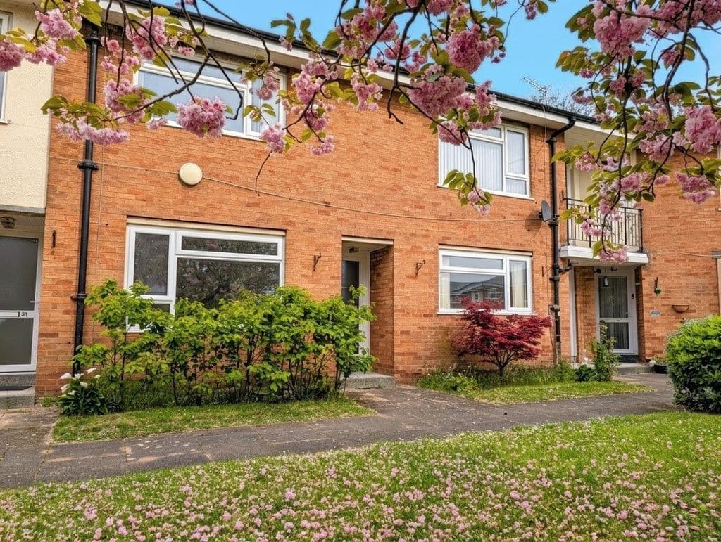 Let – Warren Court, Westcliffe Road, Birkdale – Two Double Bedroom Apartment