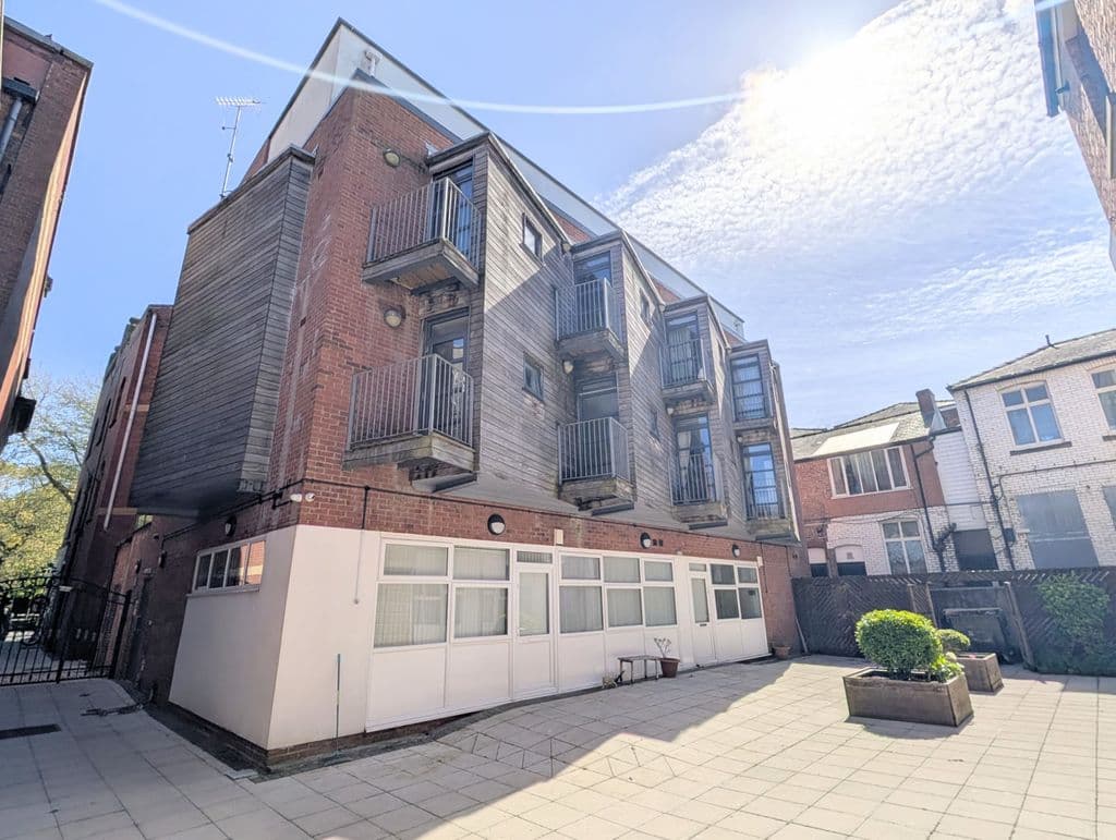 Let – The Courtyard, Lord Street, Southport Town Centre – Studio Flat