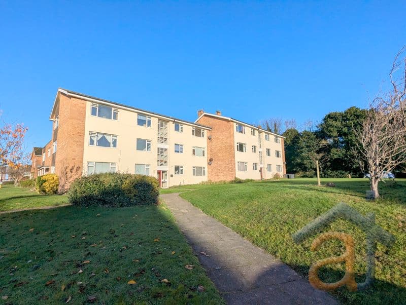 To Let – Warren Court, Westcliffe Road, Birkdale – Two Bedroom Apartment