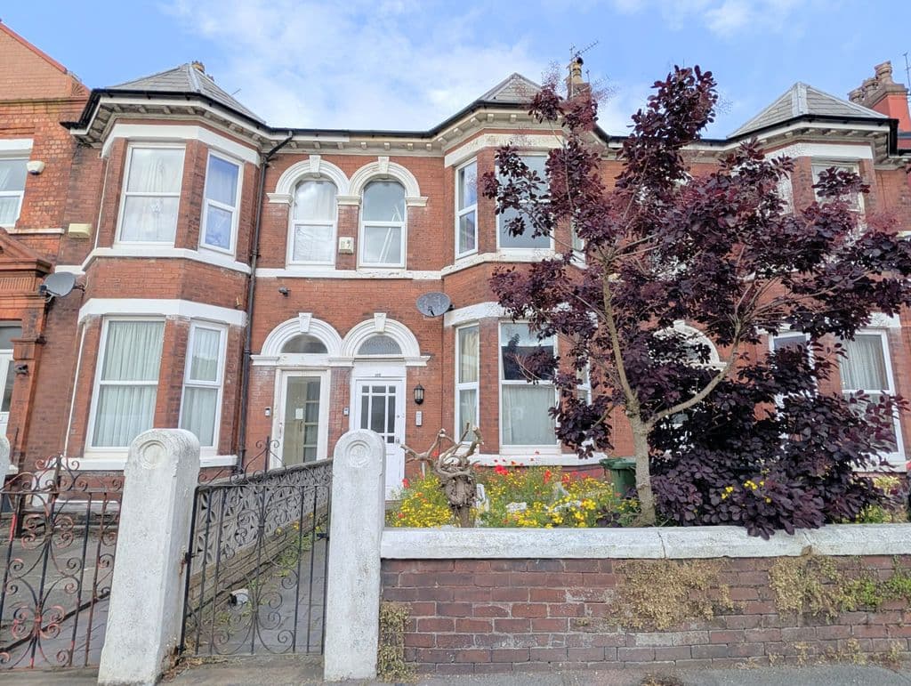 To Let – King Street, Southport Town Centre, PR8 – Three Bedroom First Floor Apt
