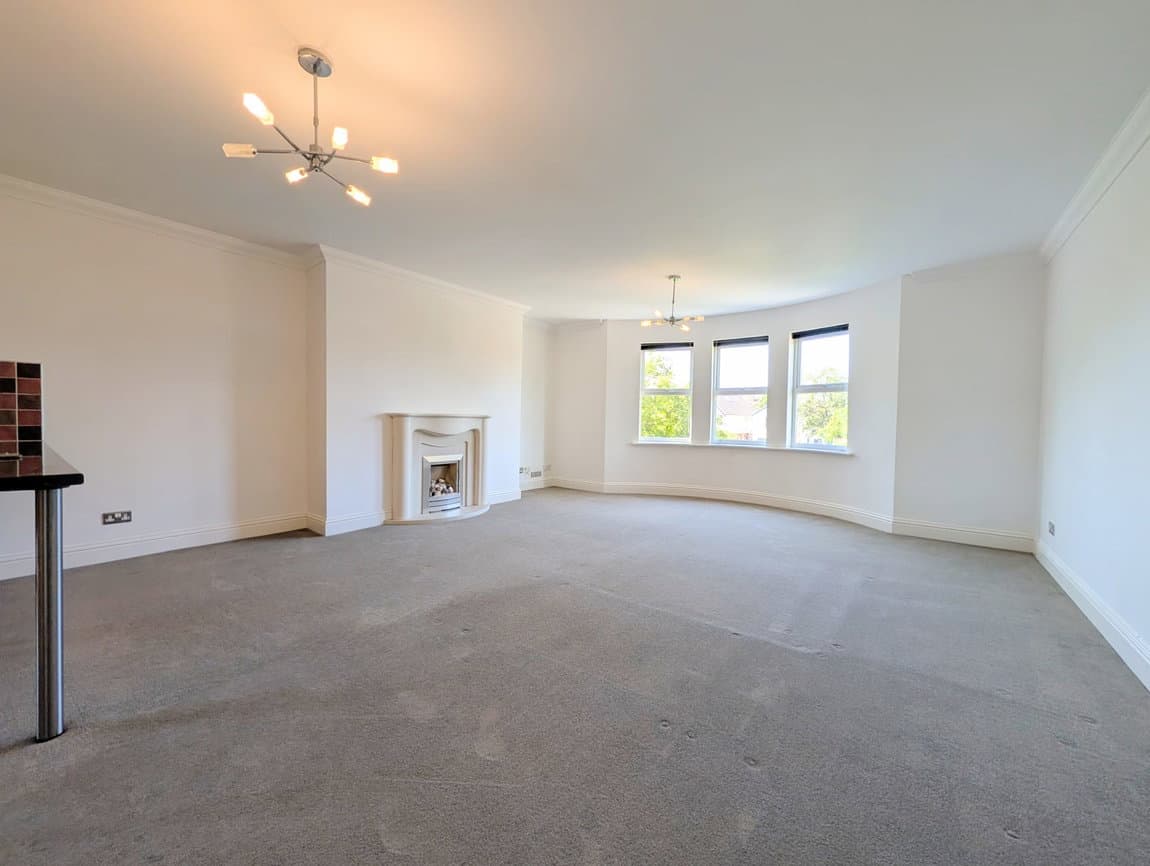 To Let – Park Avenue, Hesketh Park, PR9 – Two Bedroom Spacious Apt
