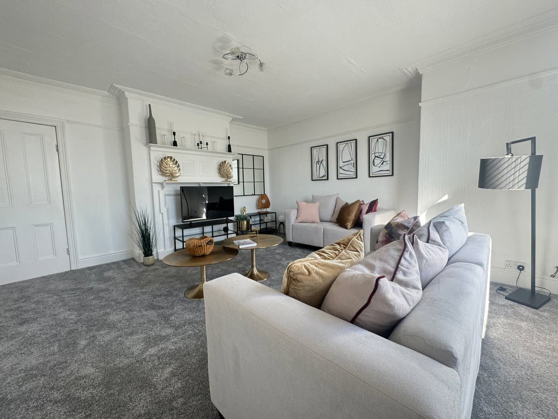 Short term holiday let – £250 Per night – Lathom Road, Southport – Sleeps 5
