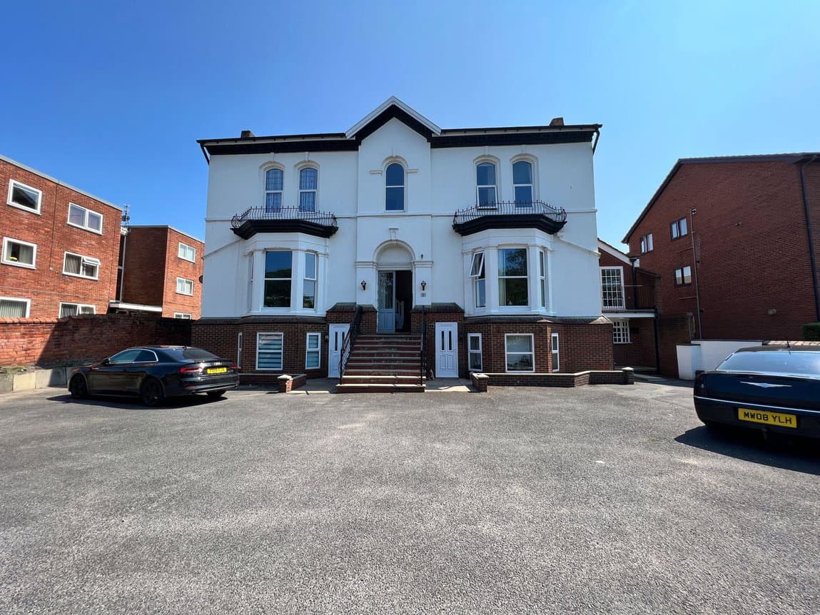 Park Crescent, Southport – 2 Bed with own entrance and courtyard