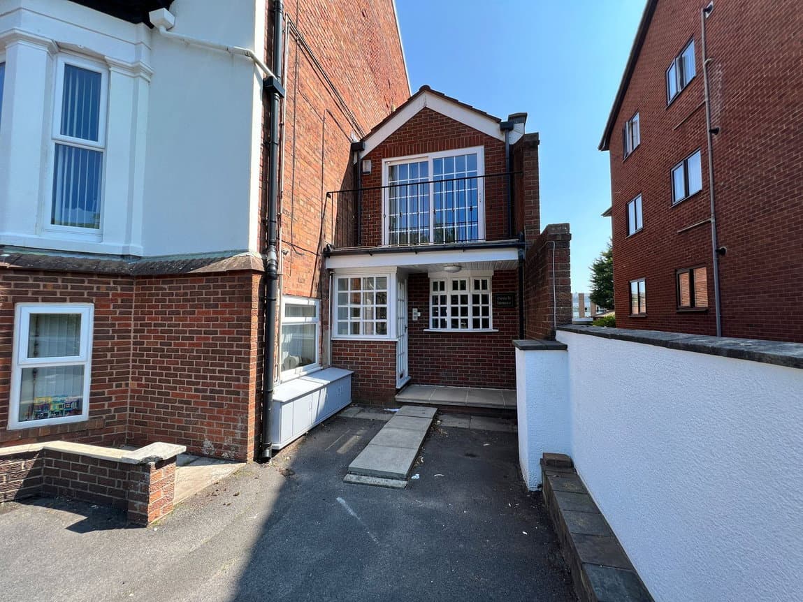 Short term holiday let – £150 Per Night – Park Crescent, Southport – sleeps 4