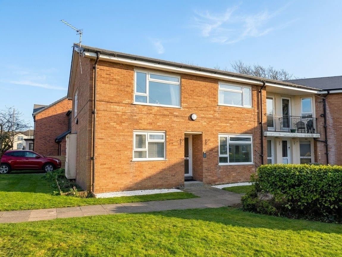 To Let – Warren Court Westcliffe Road Birkdale PR8 – 2 Bed Ground Floor Apt