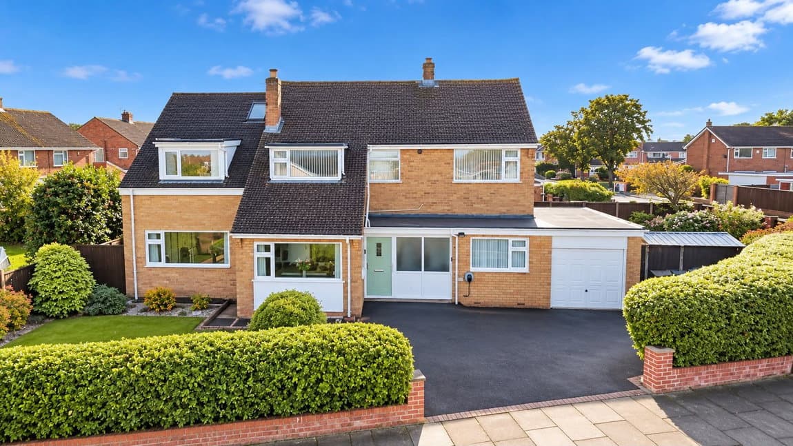 Longcliffe Drive, Ainsdale, Southport, PR8 3PR