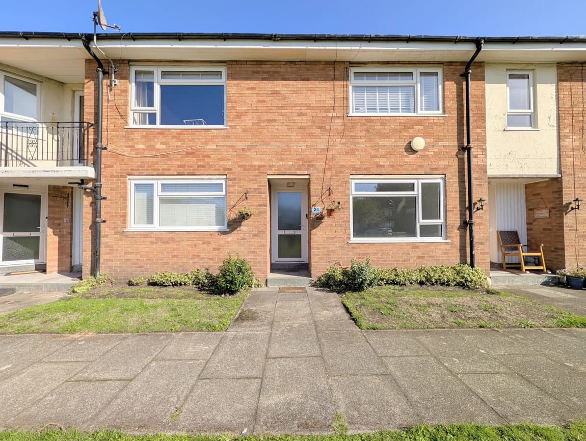 To Let – Warren Court, Westcliffe Road, Birkdale, PR8 – Two Bed Ground Floor Flat